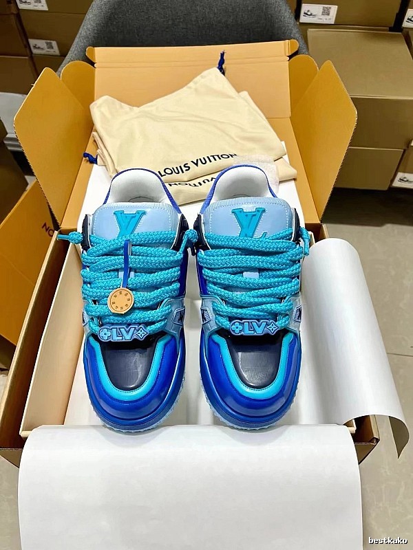 Blue Low-top Louis Vuitton Sneaker with Blue Teal Low-top in Detail
