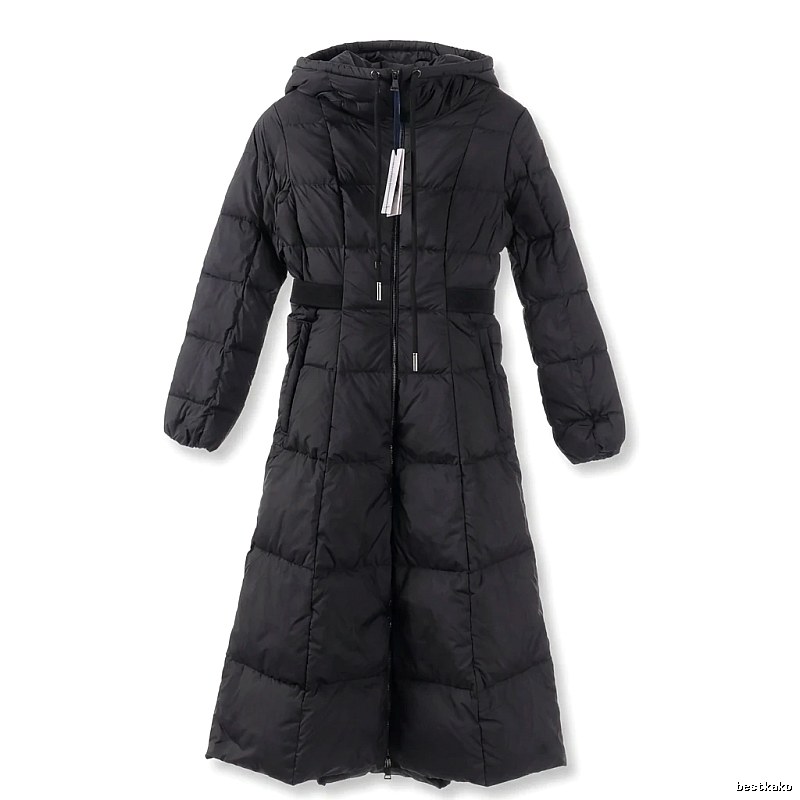 Long black down jacket of Moncler