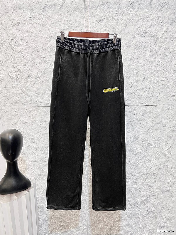 Minimal Cut And Understated Everyday Finish Straight Pants in Black