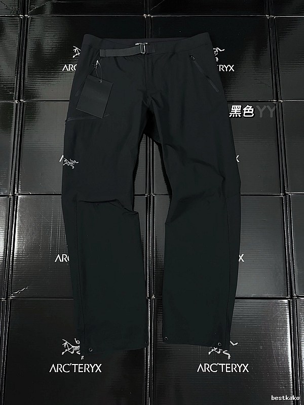 Technical Hiking Pants in Black with discreet logo - Arc'teryx
