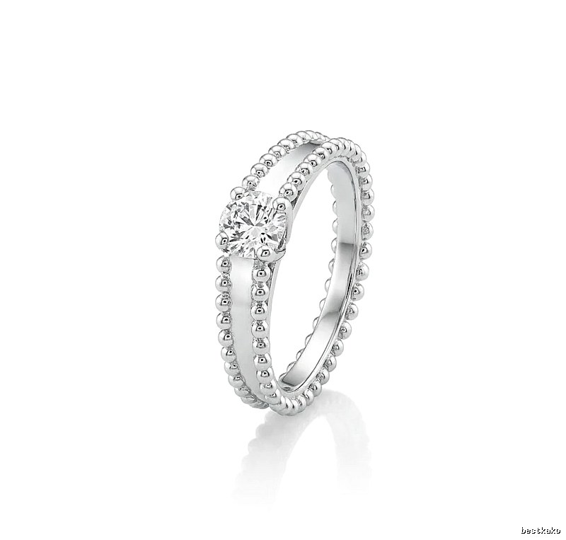 Van Cleef & Arpels diamond minimalist style ring
